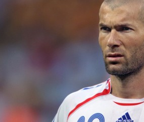 开云官方app入口-赛道与绿茵场的双重奏，当F1年度争冠遇上哥伦比亚绝杀多特蒙德