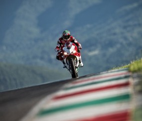 开云体育官方网站-欧冠淘汰赛之夜，西亚卡姆用唯一性定义伟大，今夜最佳，无争议的孤独