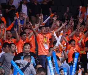 开云体育在线-广州队碾压爵士，范弗利特点燃赛场