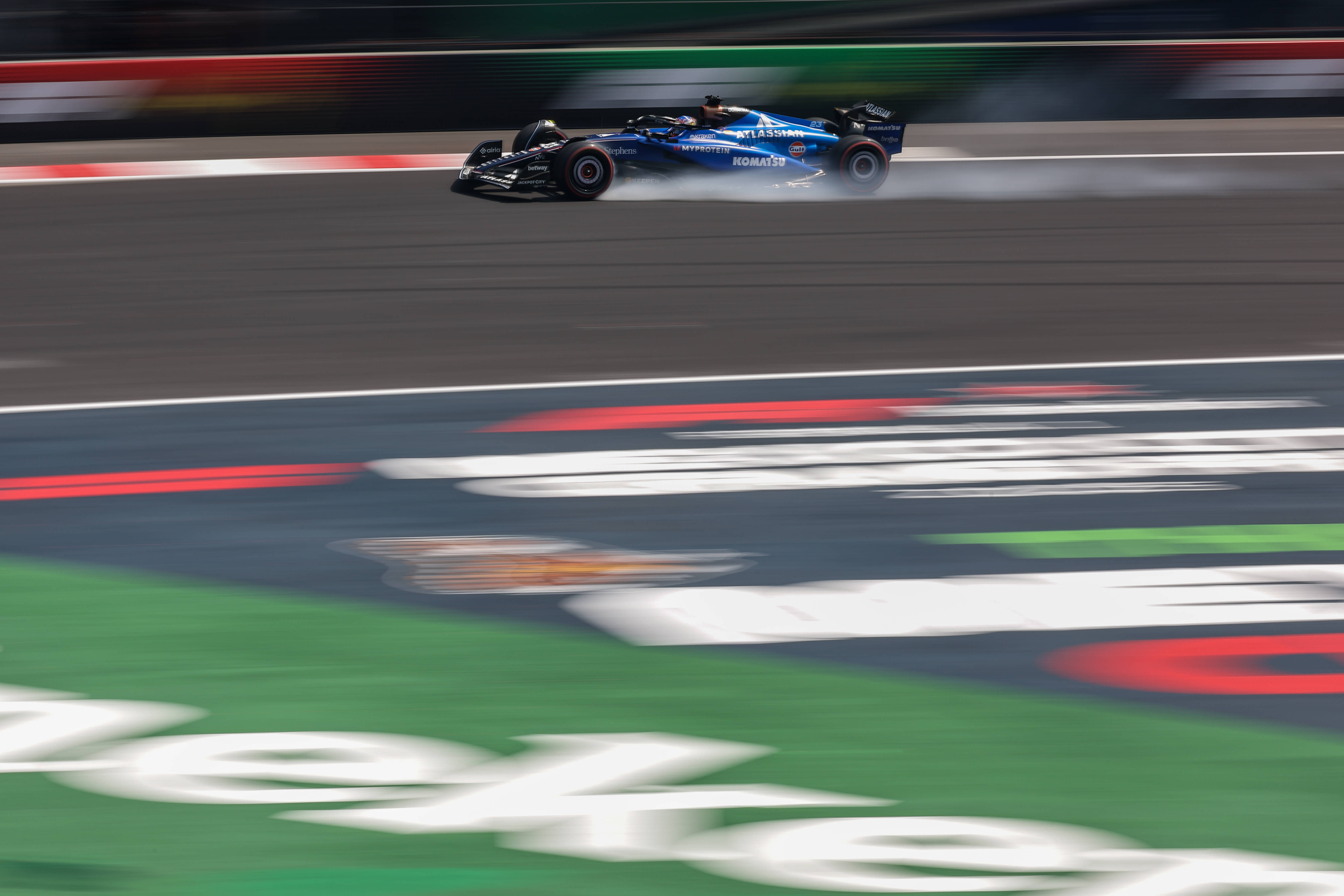 红牛二队力克索伯车队,塞恩斯状态火热 红牛二队力克索伯车队,塞恩斯状态火热