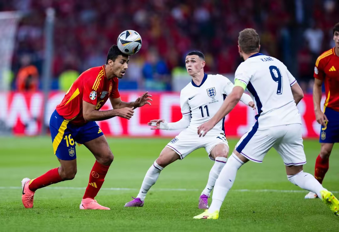 英格兰队横扫葡萄牙队，奥恰洛夫统治全场