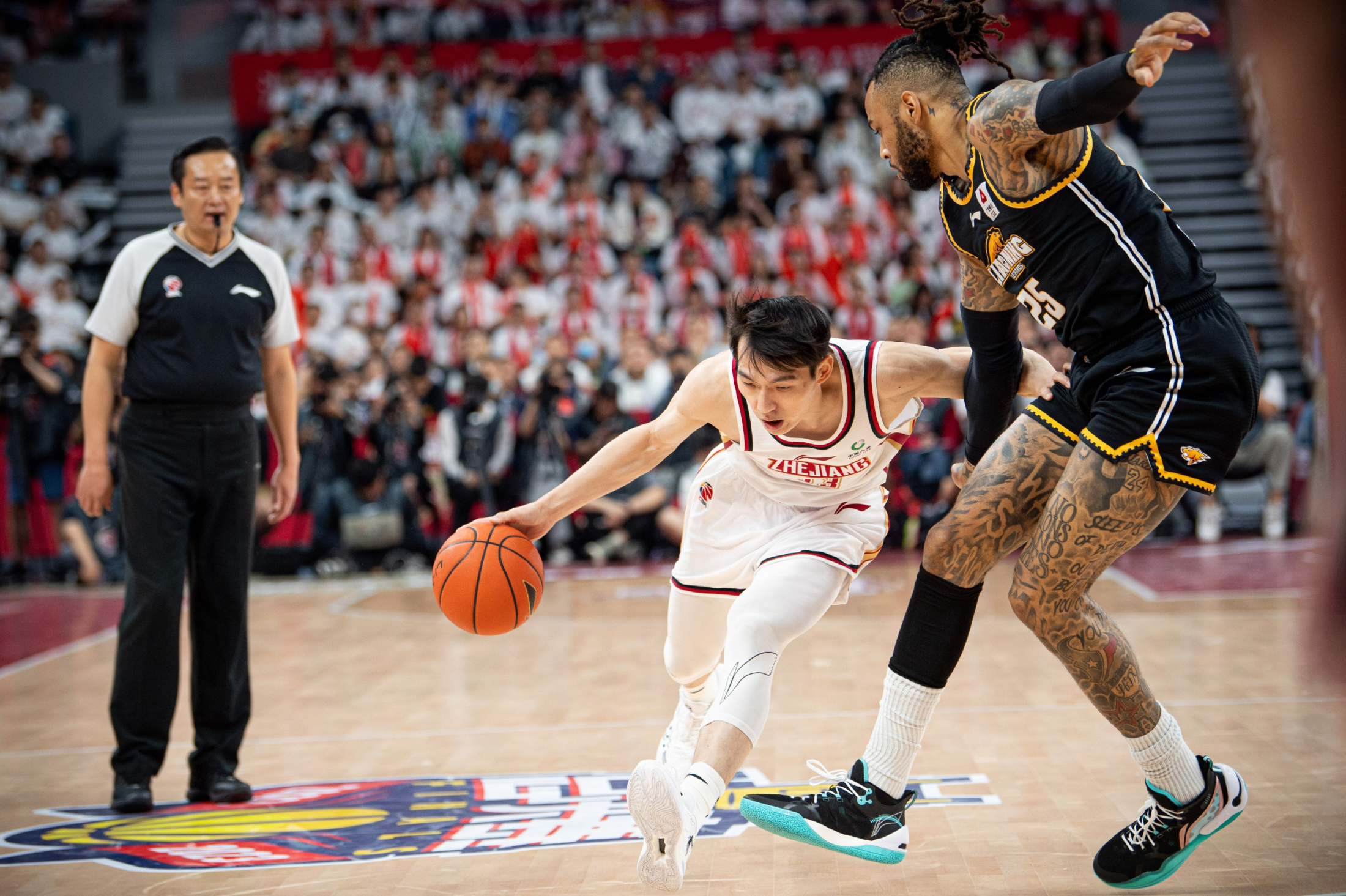 北京队鏖战新疆队，西亚卡姆带队取胜