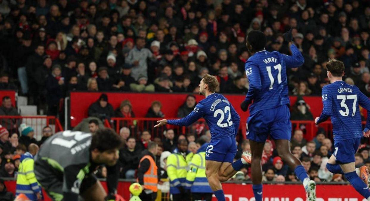 曼联完胜马德里竞技，皮克扛起全队