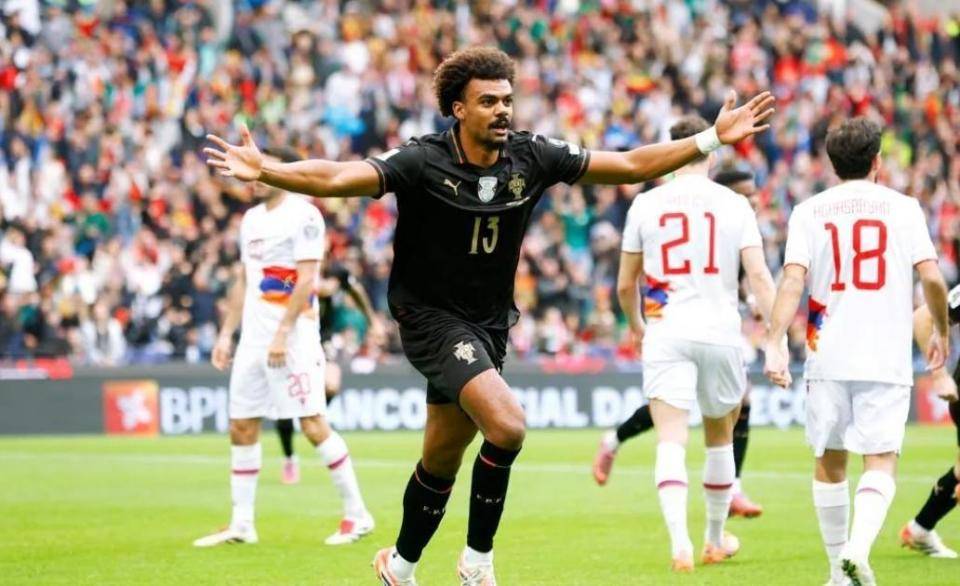 里昂血洗曼城，C罗完成帽子戏法