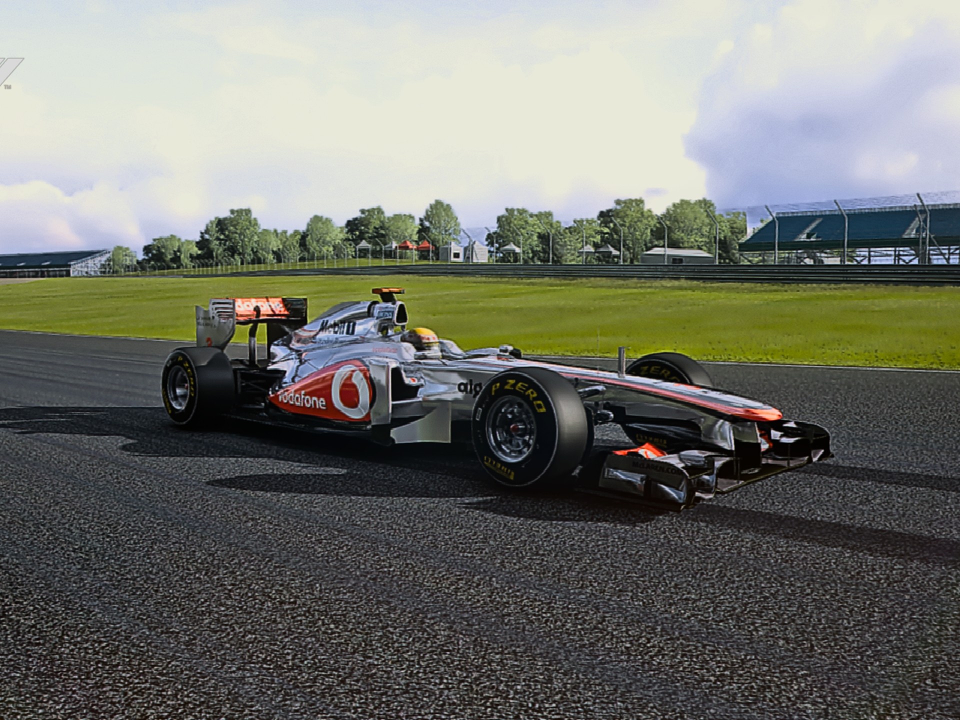 迈凯伦翻盘法拉利，皮亚斯特里状态火热