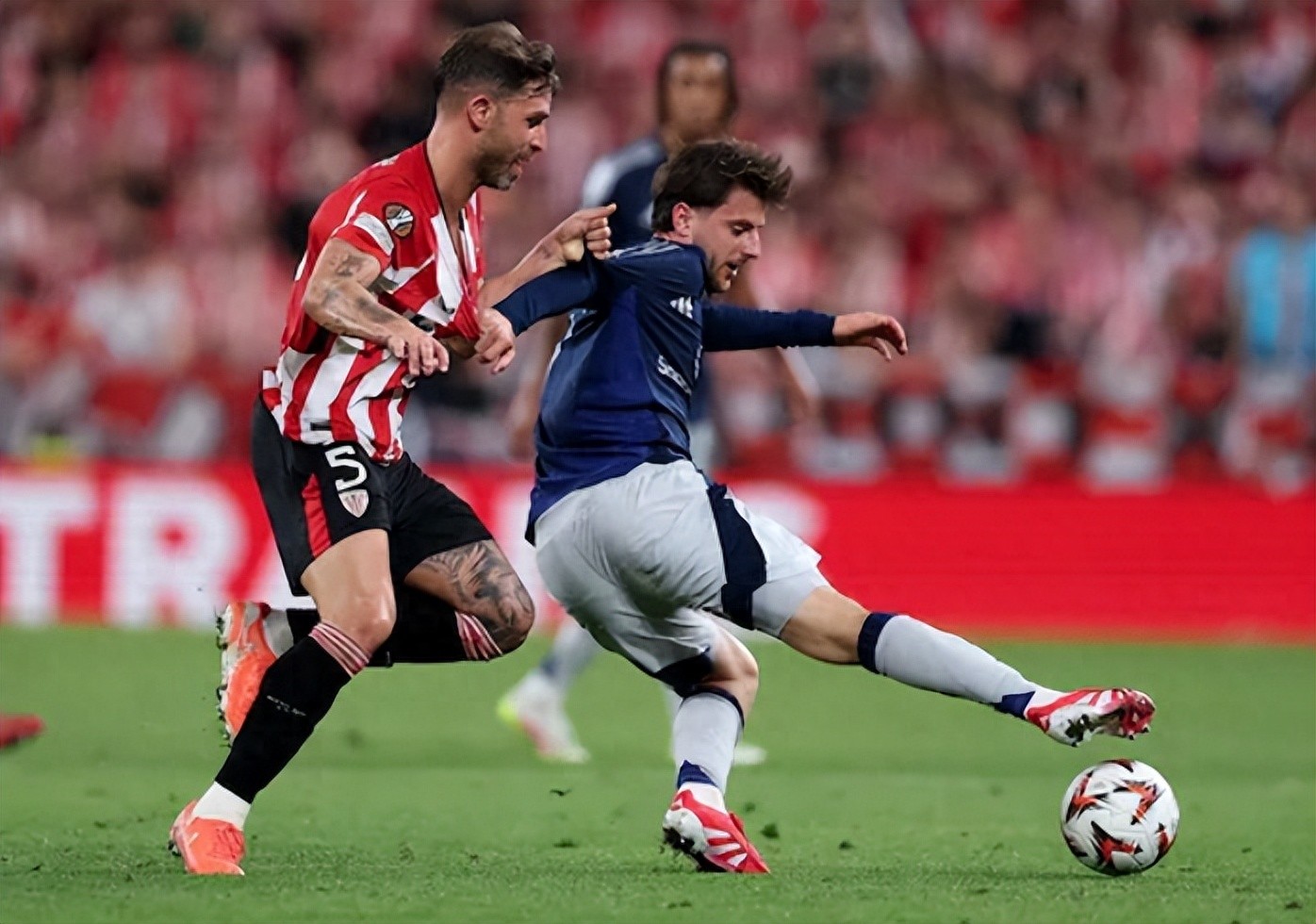 英格兰轻取曼联，萨内点燃赛场