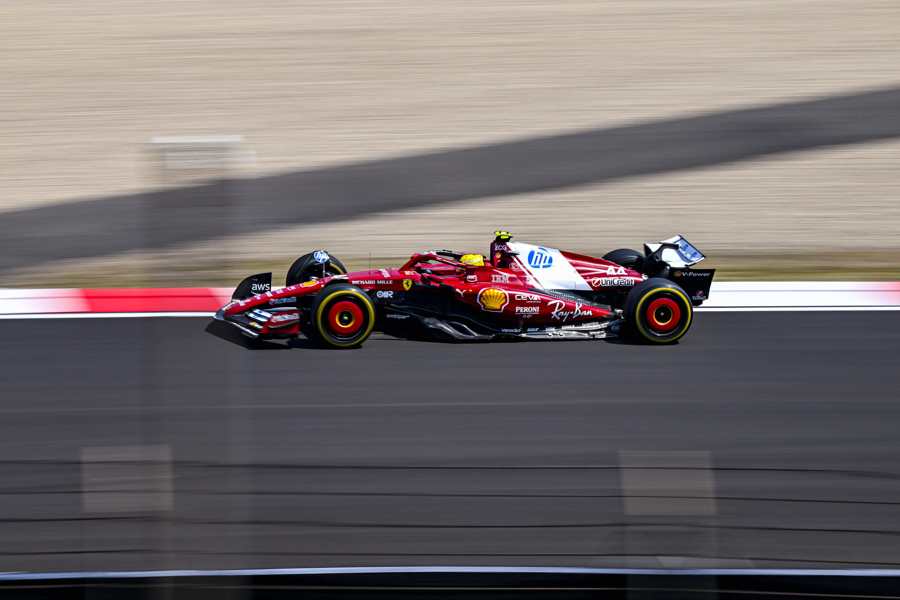 哈斯车队横扫雷诺车队,汉密尔顿惊艳四座 哈斯车队横扫雷诺车队,汉密尔顿惊艳四座