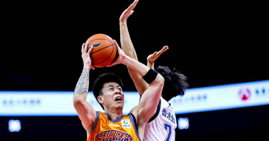 上海队完胜篮网，张镇麟状态火热