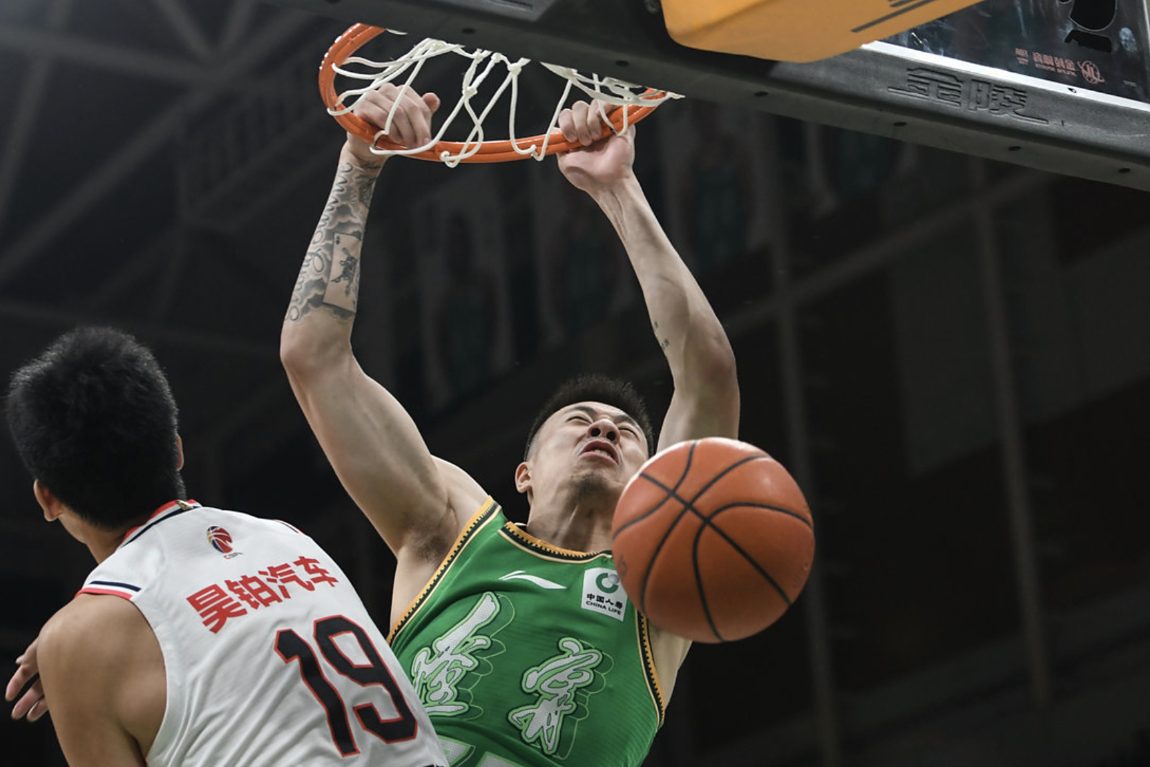 上海队完胜篮网，张镇麟状态火热