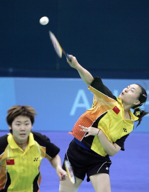 中国羽毛球队险胜韩国羽毛球队，谌龙三分雨点燃全场