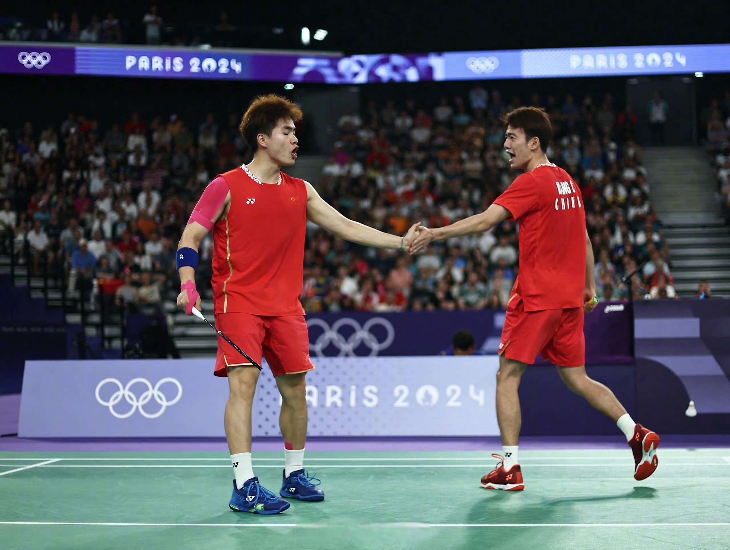 中国羽毛球队险胜韩国羽毛球队，谌龙三分雨点燃全场