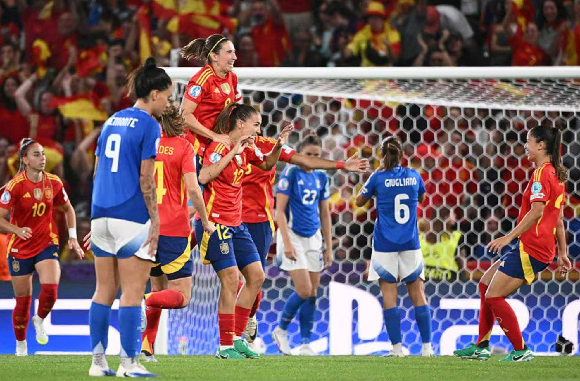 意大利队全力以赴，成功闯关晋级四强