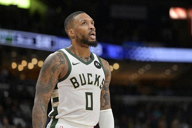 雄鹿全队发威力克猛龙，取得系列赛首胜