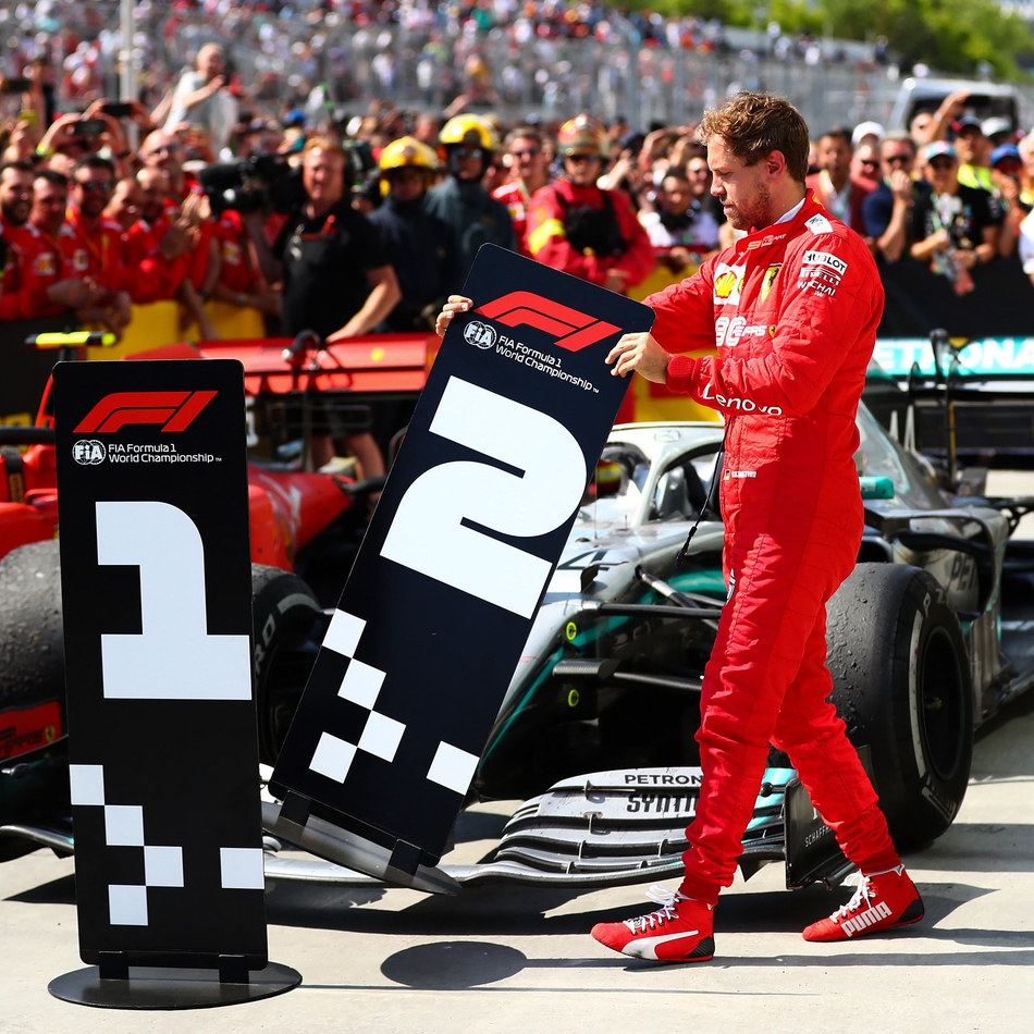 阿斯顿马丁轻取雷诺车队，汉密尔顿统治全场