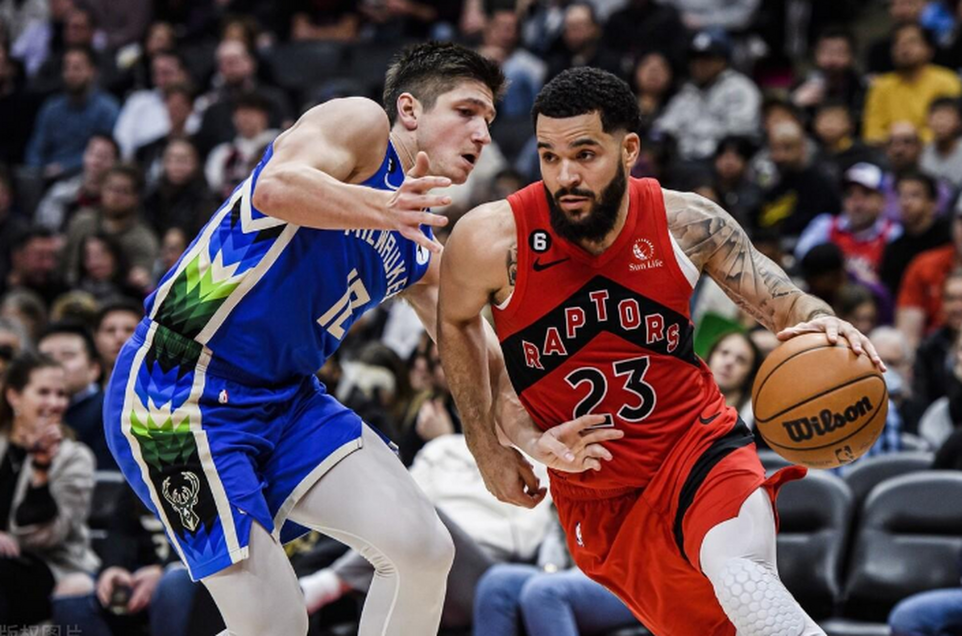 猛龙客场击败骑士，范弗利特抢眼表现