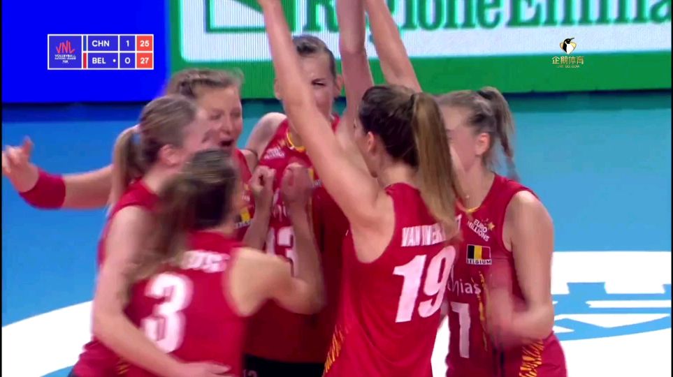 英国乒乓球队逆转比利时乒乓球队，波尔三分雨点燃全场