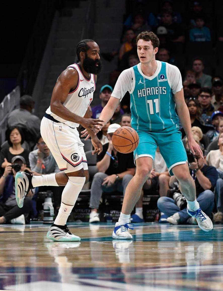 美国运动员刷新世界纪录，实力惊人