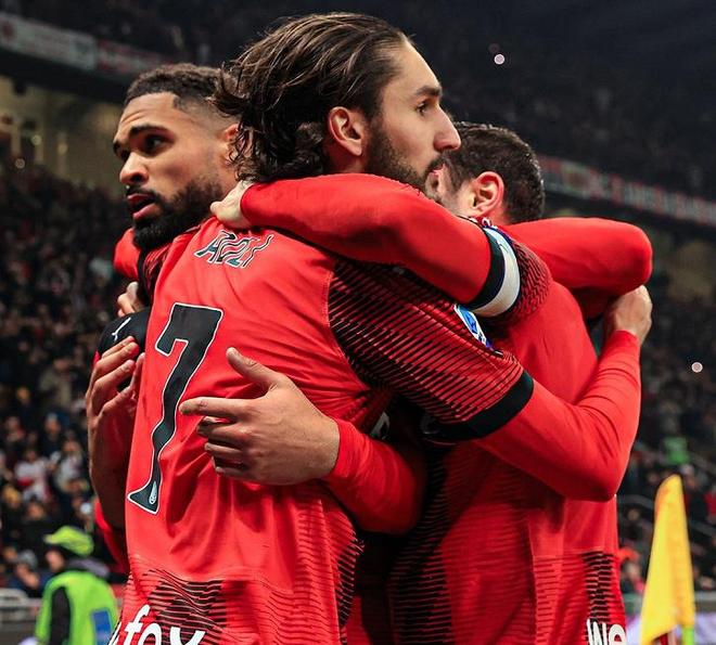 施密特尔梅开二度,沃尔夫斯堡取得关键胜利 施密特尔梅开二度,沃尔夫斯堡取得关键胜利