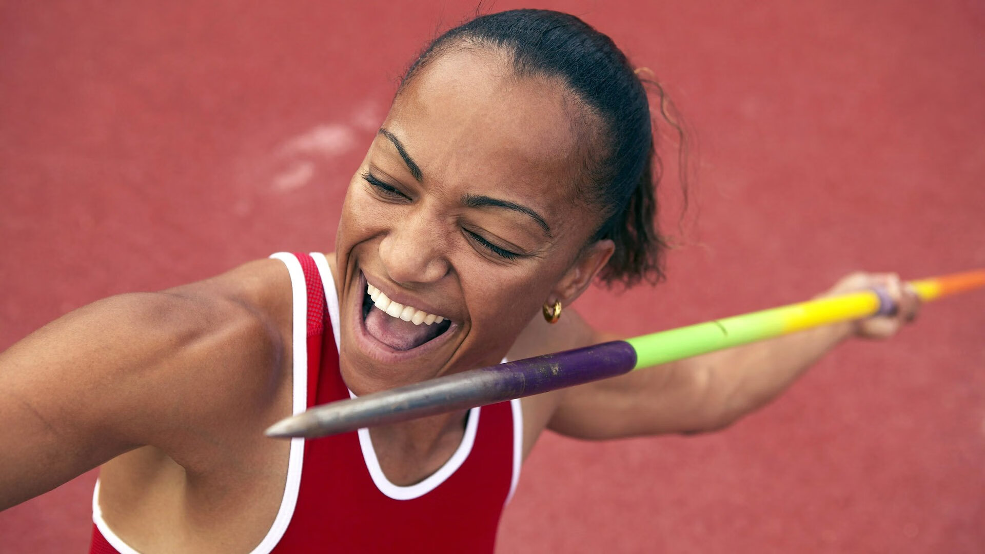 赛道与球场，当恩比德接管F1街道赛，尼克斯在深圳赢得生死战